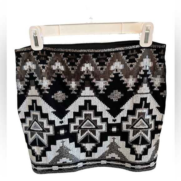 NWOT Express Aztec Sequin Mini Skirt Black White & Gray Size XS - Picture 3 of 5